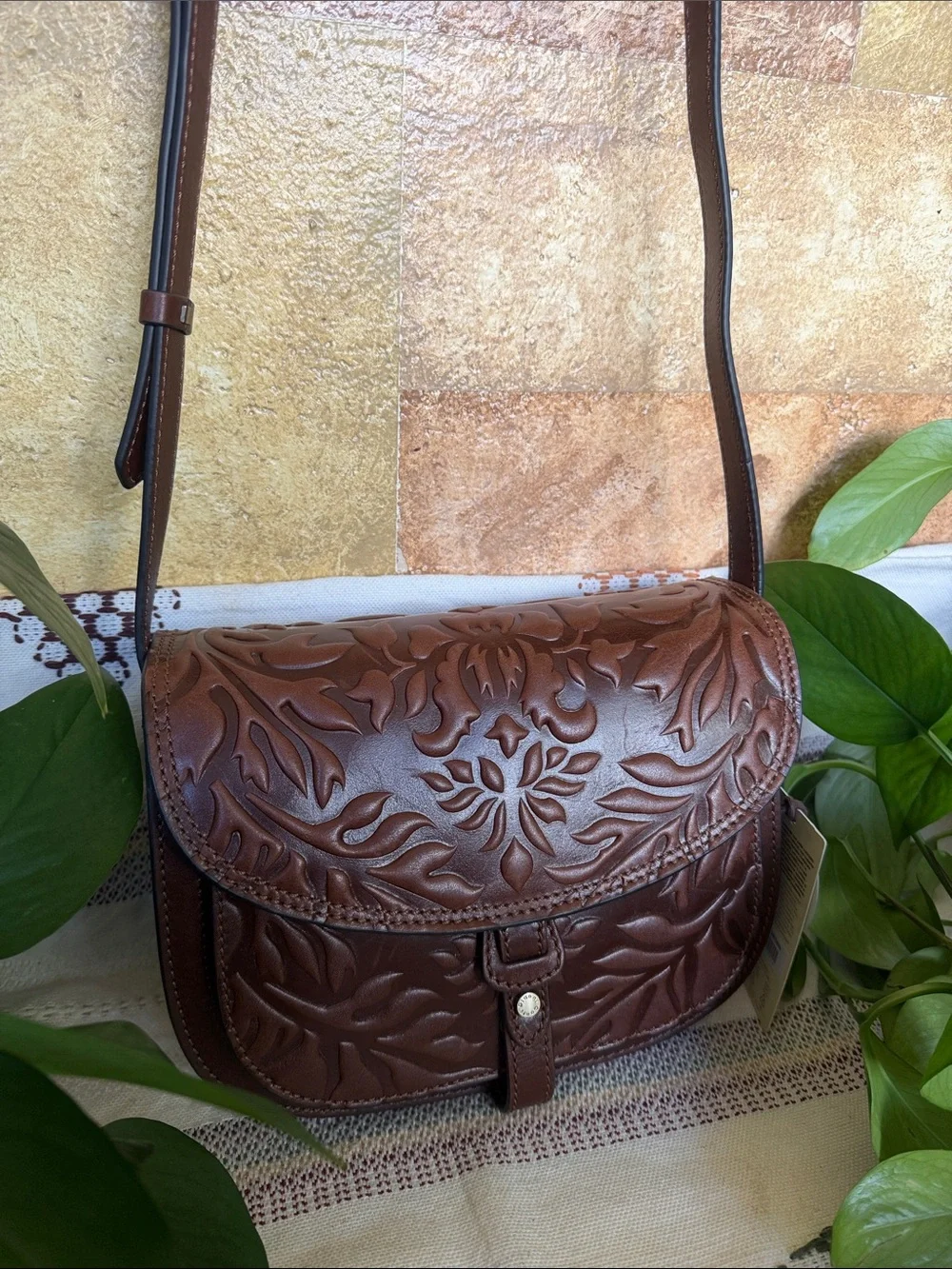 NEW Gianni Conti Italian Leather Embossed Floral Compartment Crossbody Saddle